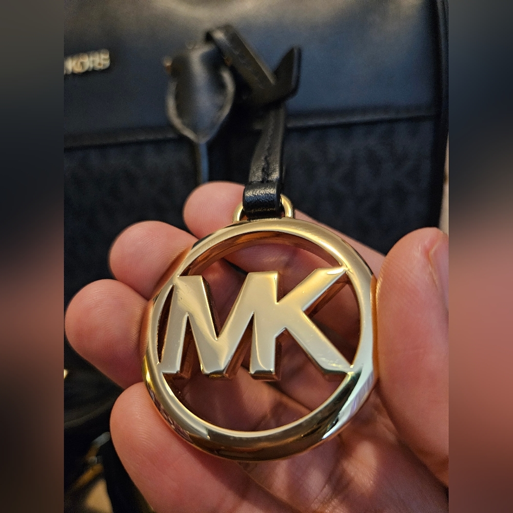 Michael Kors Black Duffle Bag 🖤 - Picture 2 of 16